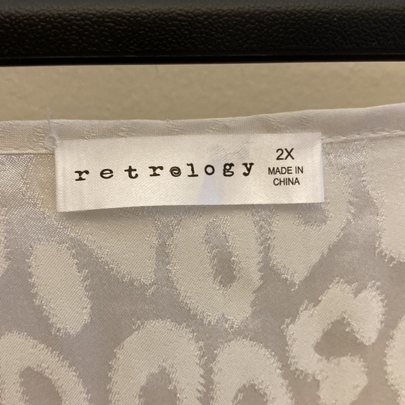 Retrology Cheetah Print White Blouse with Cage Sleeves - Picture 4 of 7